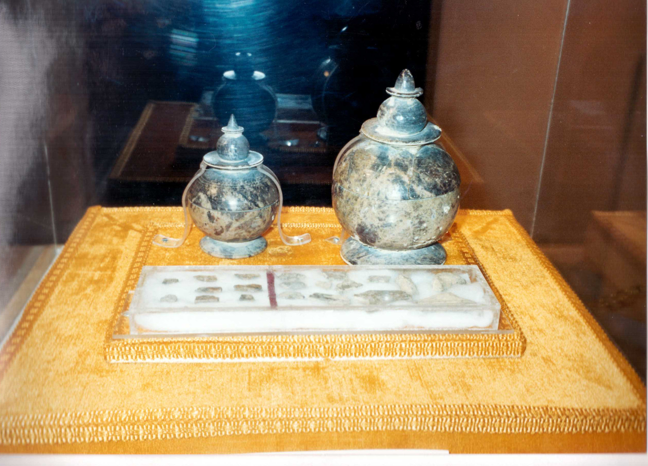 Relikwieën van de Boeddha afkomstig uit de Sakya stupa. Gefotografeerd in het museum van Delhi.